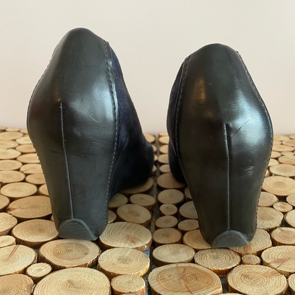 Kenneth Cole reaction navy suede wedges size 7 - Picture 4 of 6